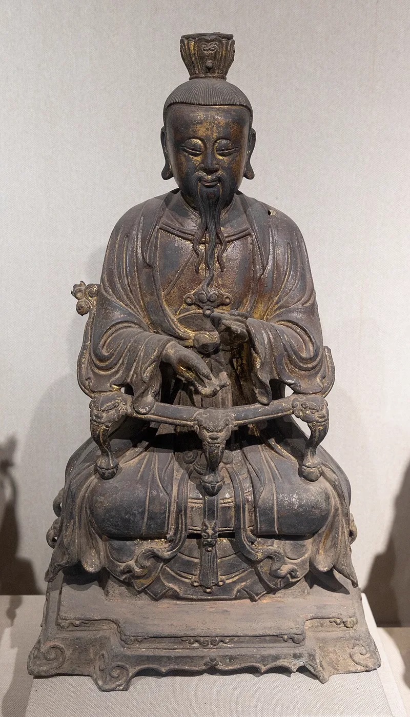 明代灵宝天尊鎏金铜造像，禄丰恐龙博物馆藏